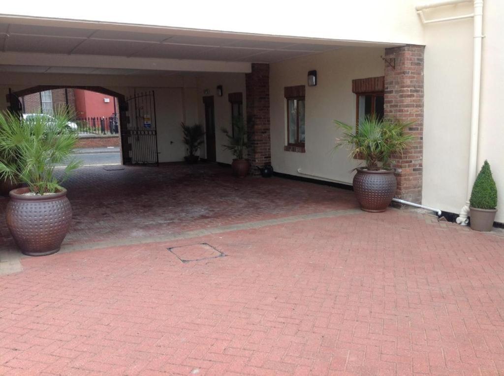 Courtyard Mews Apartamento Wakefield Exterior foto